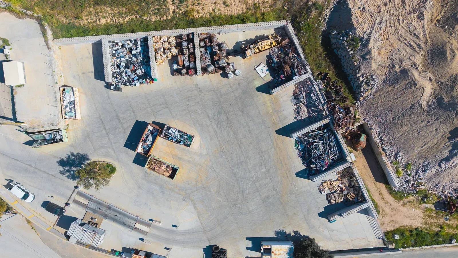 Vue aérienne de la zone de stockage des déchets inertes à ciel ouvert